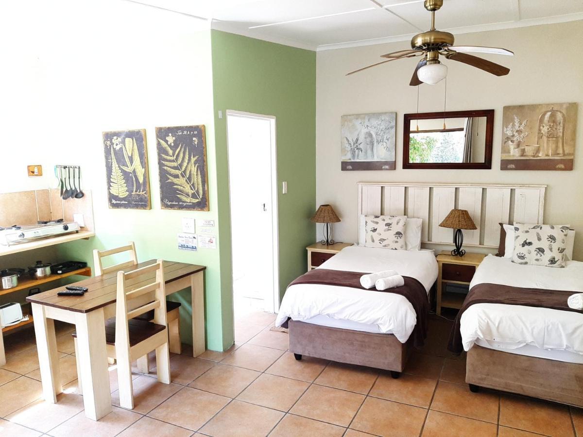 Tourist Lodge Gansbaai Exterior foto