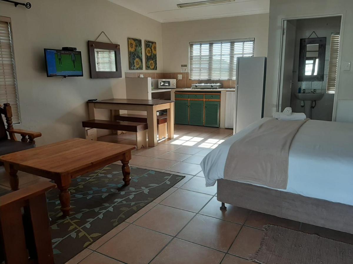 Tourist Lodge Gansbaai Exterior foto