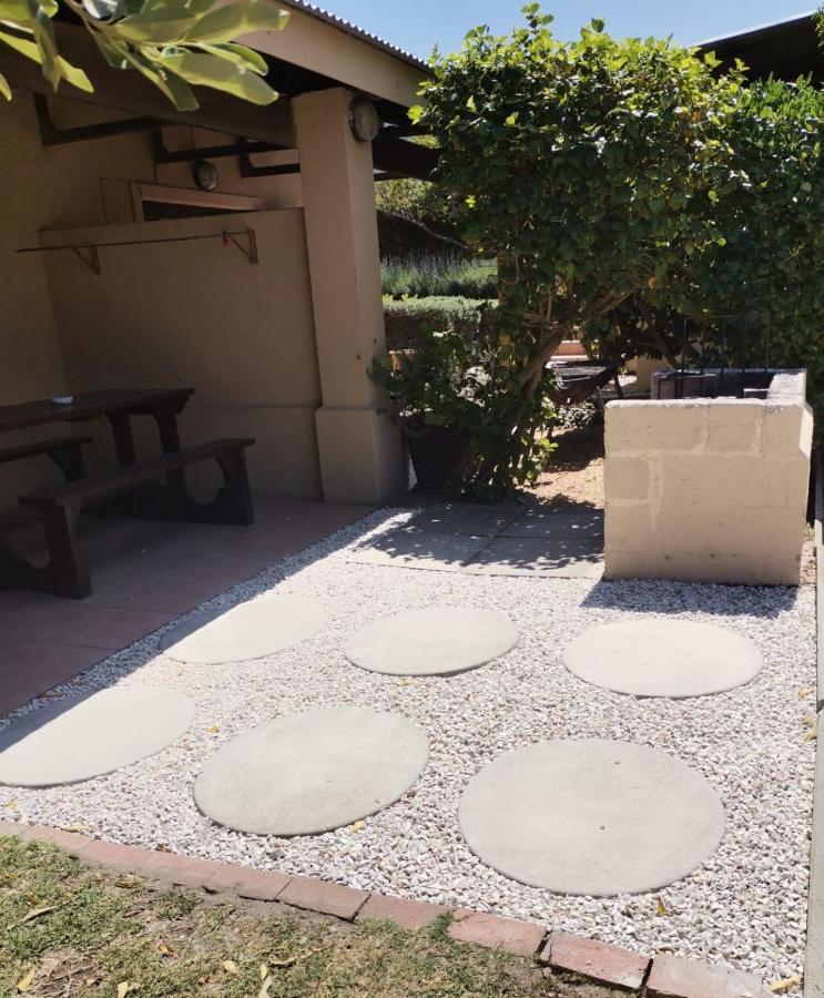 Tourist Lodge Gansbaai Exterior foto